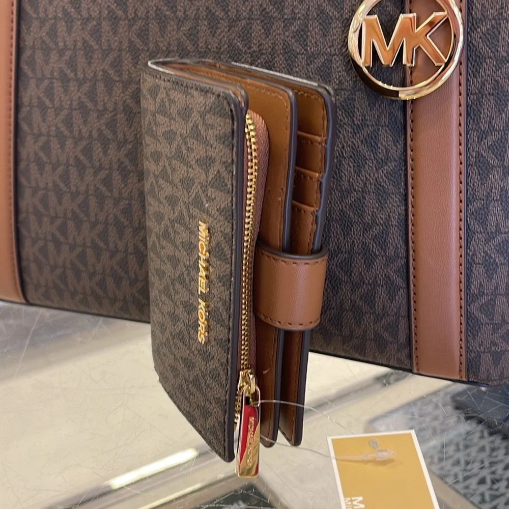 MICHAEL KORS Medium Signature Logo Wallet Brown NWT